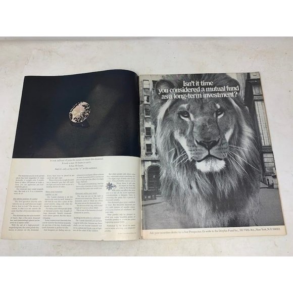 Vintage LIFE Magazine - Battle of the Champs - Backstage with Ali and Frazier - - Picture 3 of 16